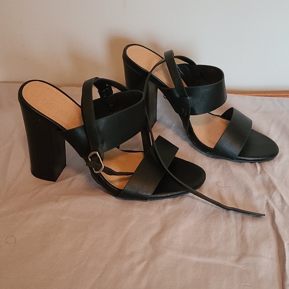 Black scrappy wrap sandals - Picture 2 of 3